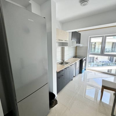 Location d’un appartement récemment rénové de 3 pièces, 6ᵉ secteur, quartier Chiajna, Bucarest, Roumanie